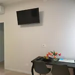 아파트 1 & 2 *